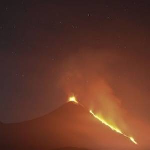 Извержение вулкана в Гватемале: пепел достигает высоты около трех километров. Видео