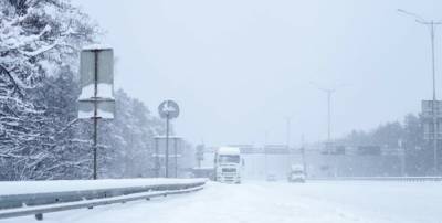 Украина в снежном плену: какова ситуация на дорогах