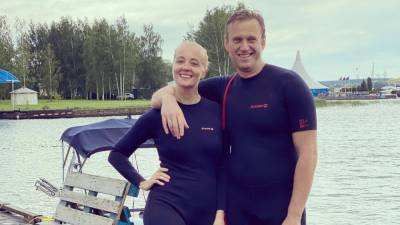 Навальная оставила мужа во время судебного процесса и уехала в Германию