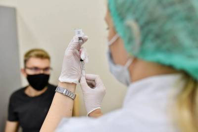 Вакцинация в России набирает обороты