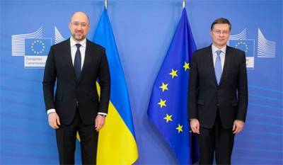 Домбровскис сказал, от чего зависит получение Украиной второго транша ЕС