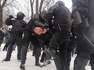 В Петербурге феминистки проведут акцию «цепь солидарности с политзаключенными»