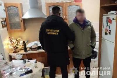 Полиция задержала двух иностранцев, которые работали наркокурьерами в одном из интернет-магазинов
