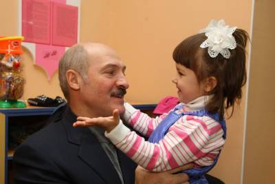 В Сети появилось фото Лукашенко без усов