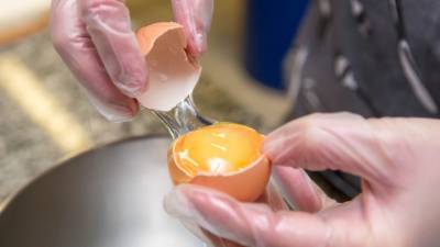 Китайские ученые заявили о 7% риске смертности из-за яиц