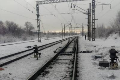 Три грузовых вагона сошли с рельсов на станции в Омской области
