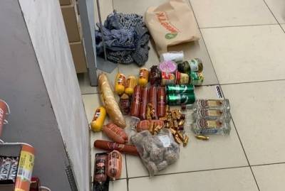 В Башкирии мужчина пытался вынести из магазина водку, продукты и нижнее белье