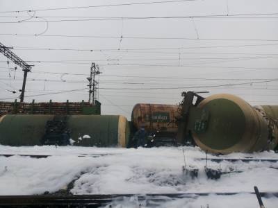 Грузовые вагоны сошли с рельсов в Омской области