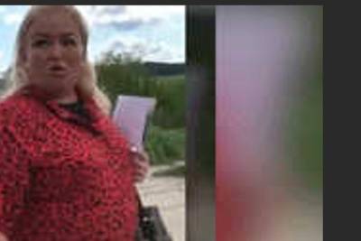 Прокурора из Подмосковья лишили премии за красное леопардовое платье