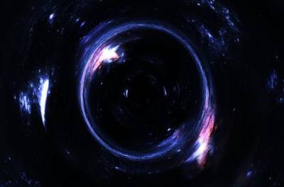 Загадочный космический объект заслонил собой массивную черную дыру