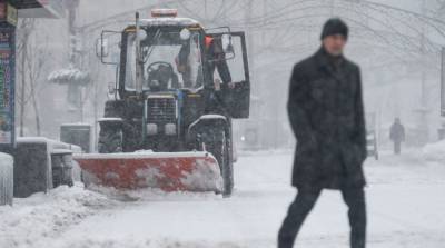 Спасатели предупреждают о снегопадах и гололедице на дорогах