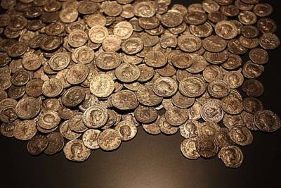 Археологи обнаружили кувшин с древнеримскими монетами