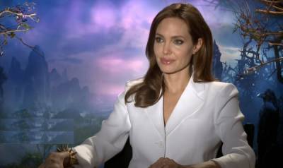 Идеальная Анджелина Джоли блеснула формами в скользящем шелке: "Сладкая красотка"