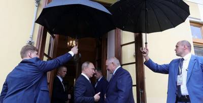 Лукашенко отправляется за миллиардами к Путину