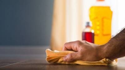 Лайфхак для хозяек: лимон, вода и масло помогут забыть о пыли в доме на месяц