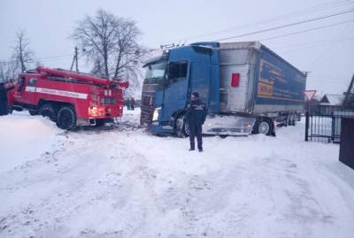 Сложная погода в Украине продолжается, действуют ограничения для транспорта на нескольких дорогах