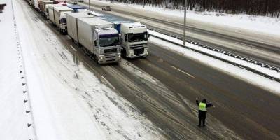 Киев снова ограничил въезд грузовиков из-за ухудшения погоды
