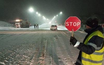 Непогода в Украине: в двух областях ограничено движение грузовиков