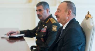 Глава МО Азербайджана отправился в Турцию для наблюдения за учениями в Карсе
