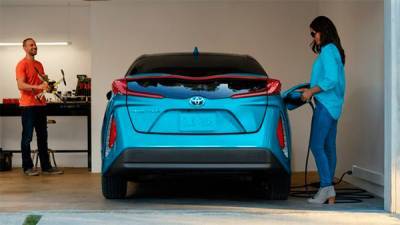 Toyota: гибриды дешевле в содержании и менее вредны для экологии, чем электромобили