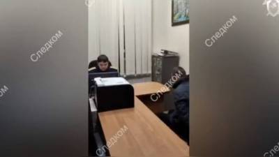 СК опубликовал видео допроса обвиняемого в зверском убийстве воронежской учительницы