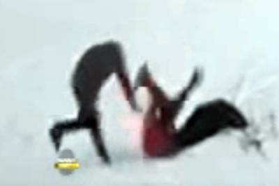 СК ищет избившего подростков из-за сломанного снеговика новосибирца