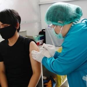 В Малайзии будут бесплатно вакцинировать иностранцев от коронавируса