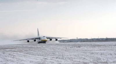 Самолет Ан-124 «Руслан» взлетел с заснеженного аэродрома под Киевом (ВИДЕО)
