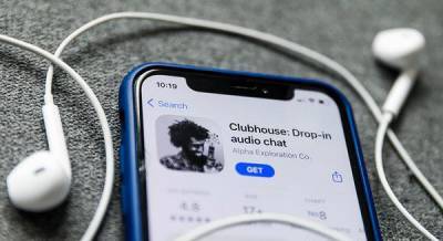 Facebook создаст аналог Clubhouse — стремительно растущей аудиосоцсети «для избранных»