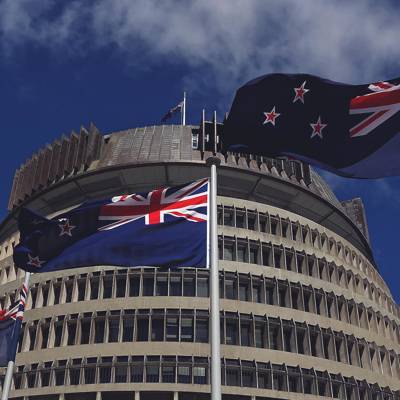 В Новой Зеландии отменили дресс-код для депутатов-мужчин