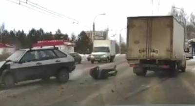 Сбитая валялась на трассе: ярославна попала в ловушку между легковушкой и грузовиком