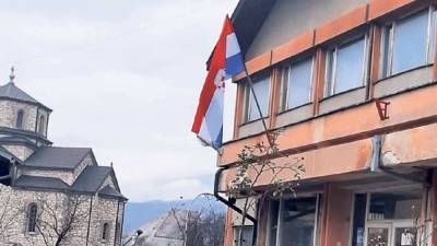 Над управлением полиции сербского городка повесили флаг хорватских...