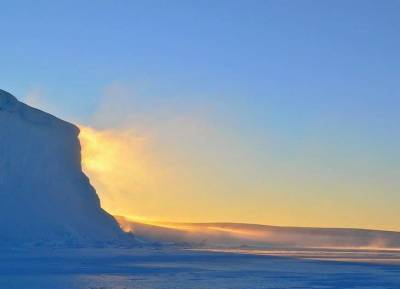 Ученые: Ледники Антарктиды изнутри растапливает неизвестный источник тепла