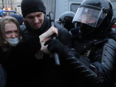 «По следам» протестов в защиту Навального возбудили уже почти сотню уголовных дел