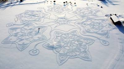 Associated Press: В Финляндии на снегу создали необыкновенный рисунок (ФОТО)