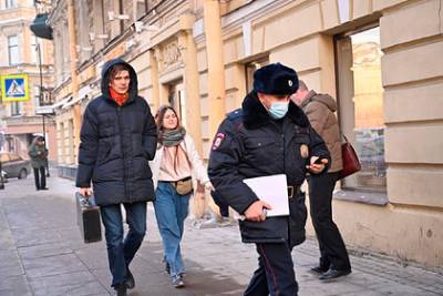 Выкрикивавшему слово «клитор» рэперу Гнойному сократили срок ареста
