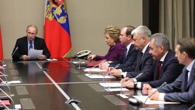 Путин обсуждает с членами Совбеза РФ шаги по сдерживанию гонки вооружений