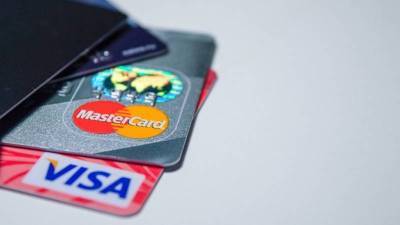 Сбербанк предлагает своим клиентам отказаться от выпуска пластиковых карт