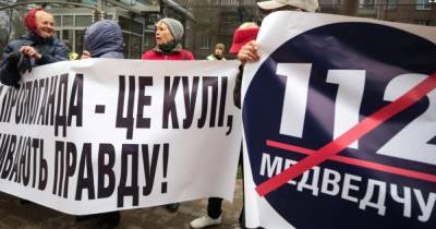 Социологи выяснили уровень поддержки закрытия "телеканалов Медведчука"