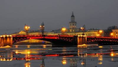 Дворцовый мост на неделю станет красным в честь Нового года в Китае