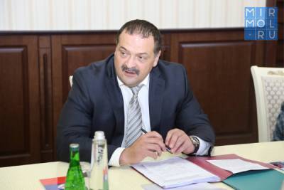 Сергей Меликов проводит совещание по вопросу обращения с твёрдыми коммунальными отходами