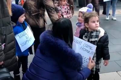 В Армении на акцию протеста вышли дети пропавших в Карабахе солдат