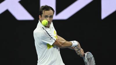 Медведев обыграл Карбальеса-Баэну и вышел в третий круг Australian Open