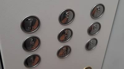 Пропавшую в Иркутске школьницу нашли заблокированной в лифте