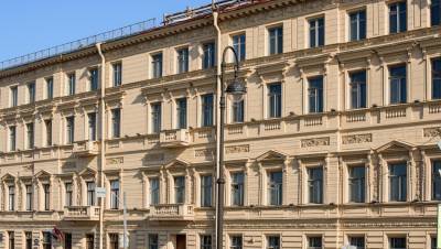 Суд в Петербурге обязал отремонтировать фасад и крышу Дома фон Дервиза