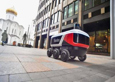 Робот-курьер начал доставлять заказы в жилые дома в Москве
