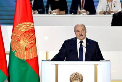 Лукашенко потребовал искоренить «посредников» и «торгашей» в Белоруссии