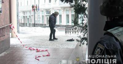 В Виннице мужчина угрожал взорвать магазин сладостей (фото, видео) - focus.ua - Винница