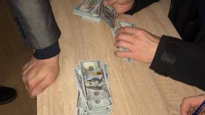 Заместителя директора "Украэрорух" уличили в мошенничестве при получении 100 тысяч долларов