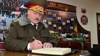 Лукашенко выступил за обязательный призыв в армию Белоруссии